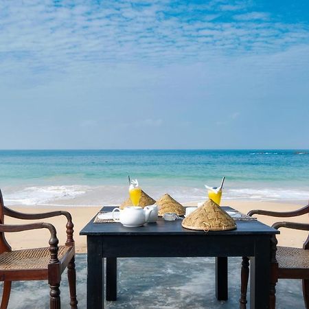 Blue Parrot Beach Villa アンバランゴダ エクステリア 写真