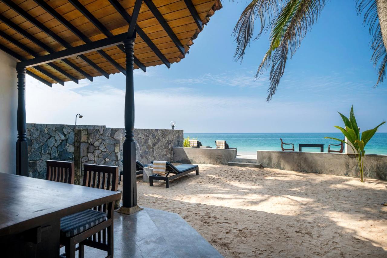 Blue Parrot Beach Villa アンバランゴダ エクステリア 写真