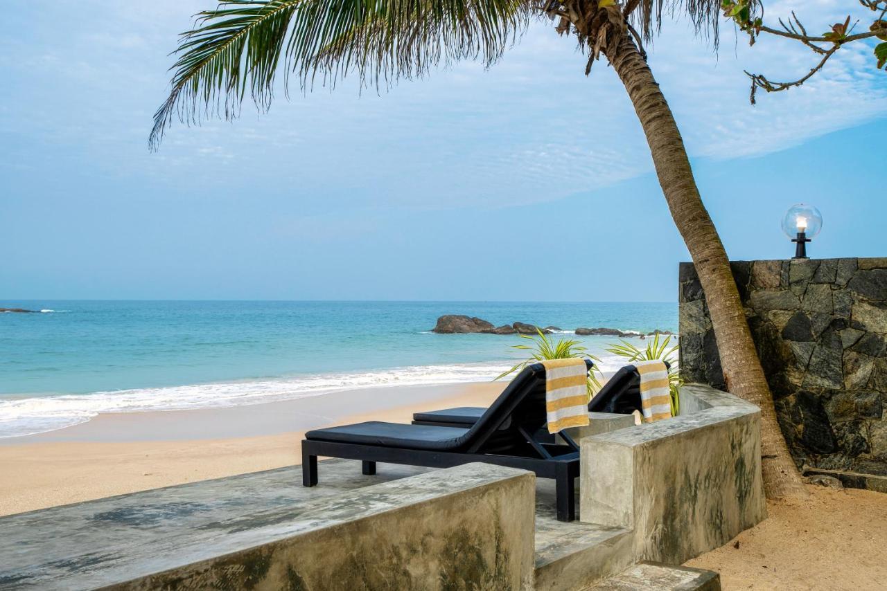 Blue Parrot Beach Villa アンバランゴダ エクステリア 写真