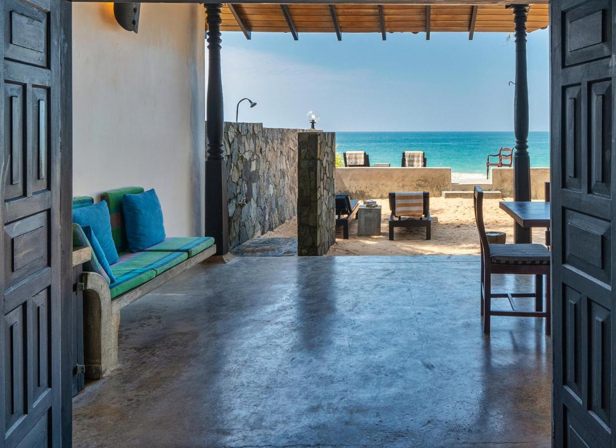 Blue Parrot Beach Villa アンバランゴダ エクステリア 写真