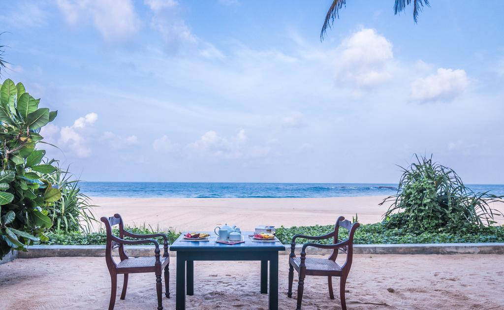 Blue Parrot Beach Villa アンバランゴダ エクステリア 写真