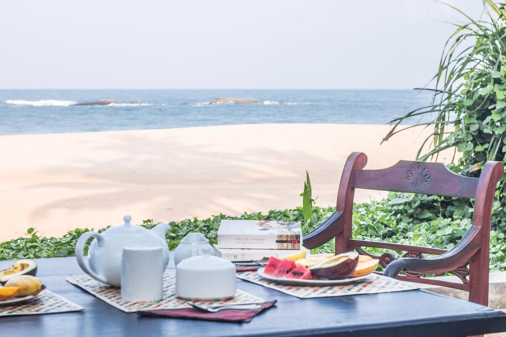 Blue Parrot Beach Villa アンバランゴダ エクステリア 写真