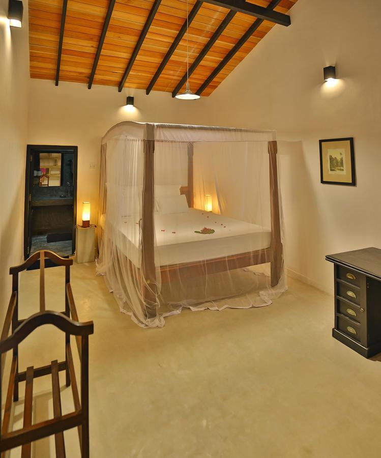 Blue Parrot Beach Villa アンバランゴダ エクステリア 写真