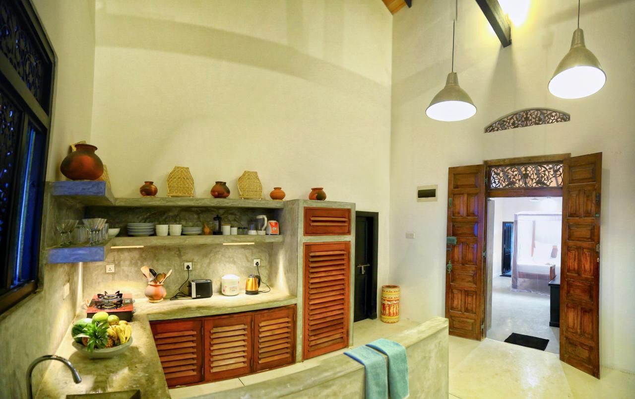 Blue Parrot Beach Villa アンバランゴダ エクステリア 写真