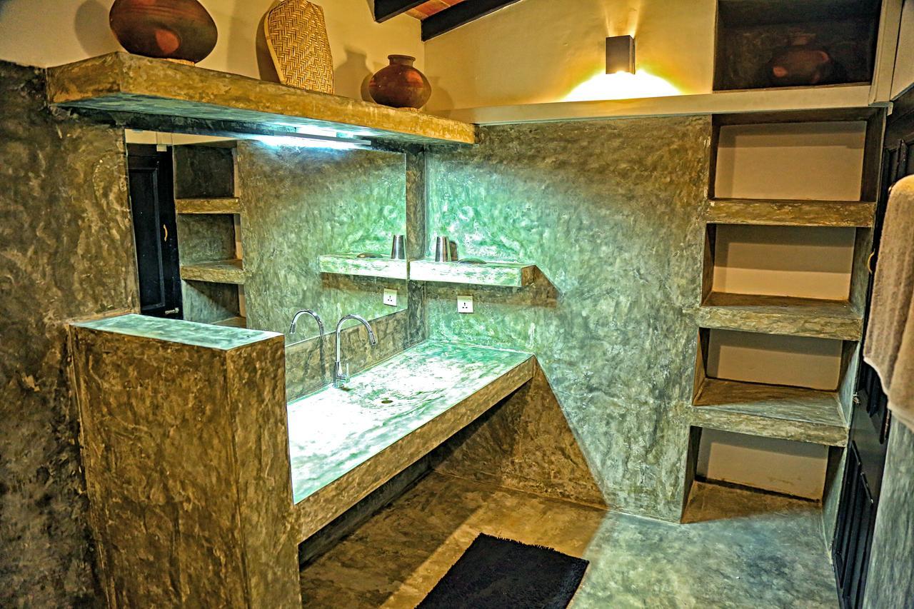 Blue Parrot Beach Villa アンバランゴダ エクステリア 写真