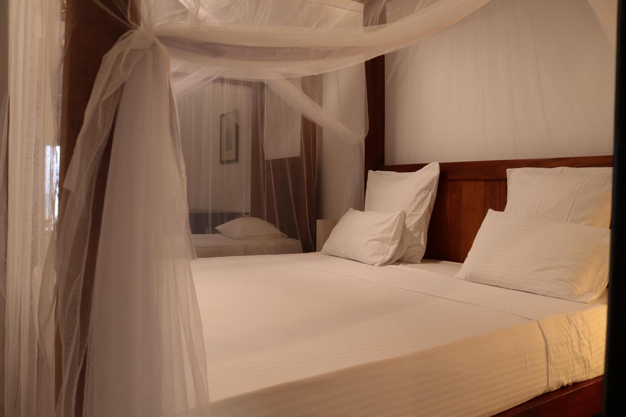 Blue Parrot Beach Villa アンバランゴダ エクステリア 写真