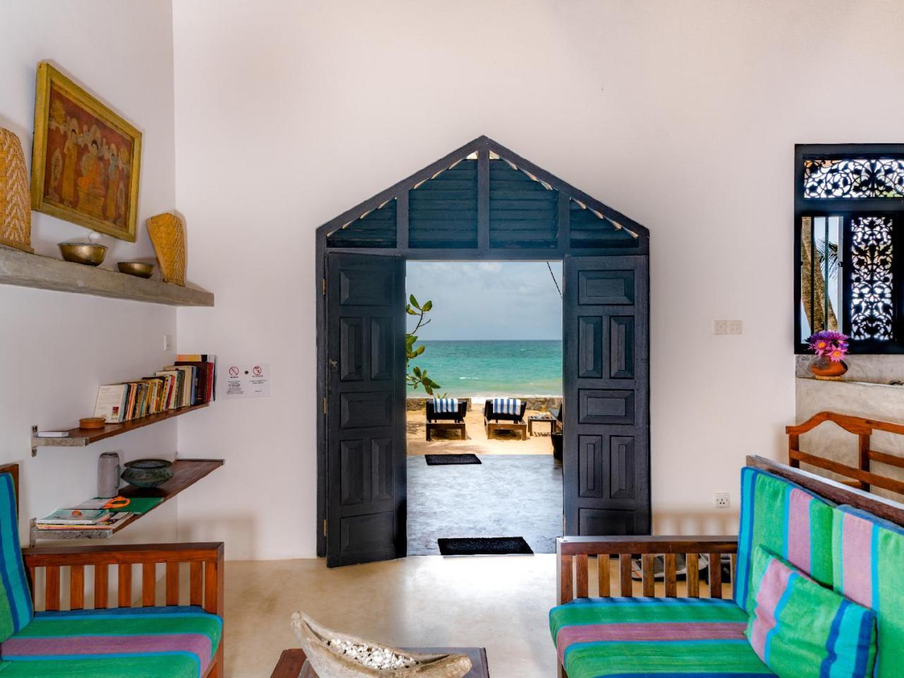 Blue Parrot Beach Villa アンバランゴダ エクステリア 写真