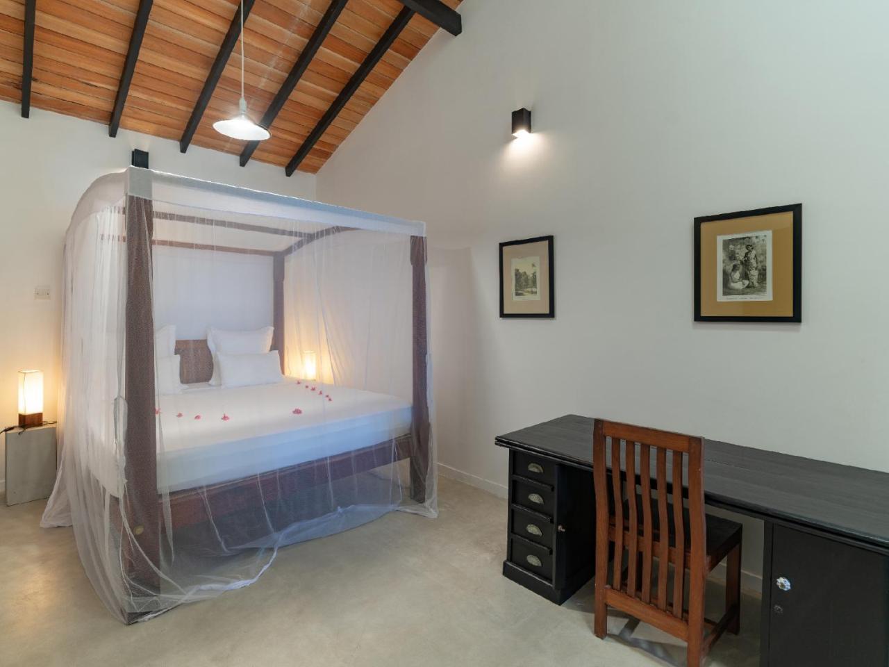Blue Parrot Beach Villa アンバランゴダ エクステリア 写真